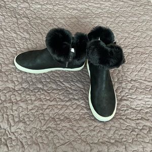 NWOT Very G Womens Plusher Black Leather Casual and Fashion Sneakers Shoes